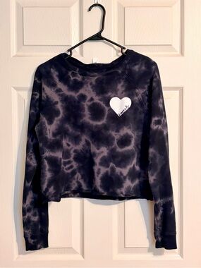 Barre 3 Cloud Tie-Dye Black Cropped Crewneck Sweatshirt with Heart Graphic